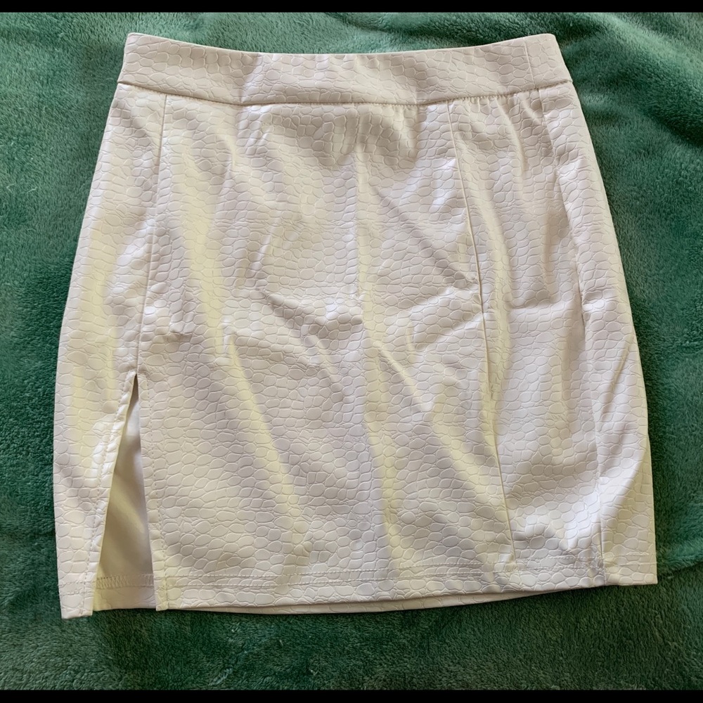 SHEIN white pleather skirt XS/2